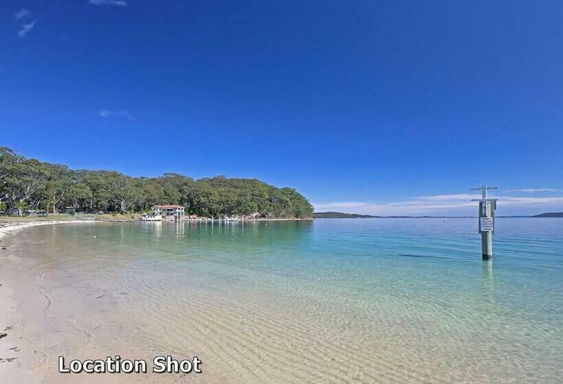 Bay Serene 15 Mistral Close