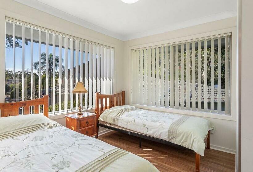 Bay Serene 15 Mistral Close