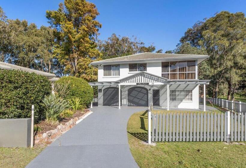 Bay Serene 15 Mistral Close