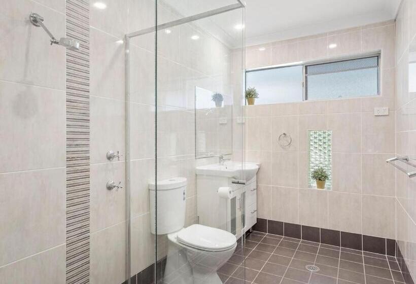 Bay Serene 15 Mistral Close