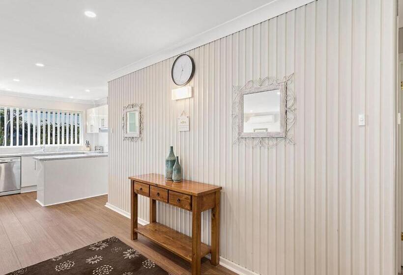 Bay Serene 15 Mistral Close