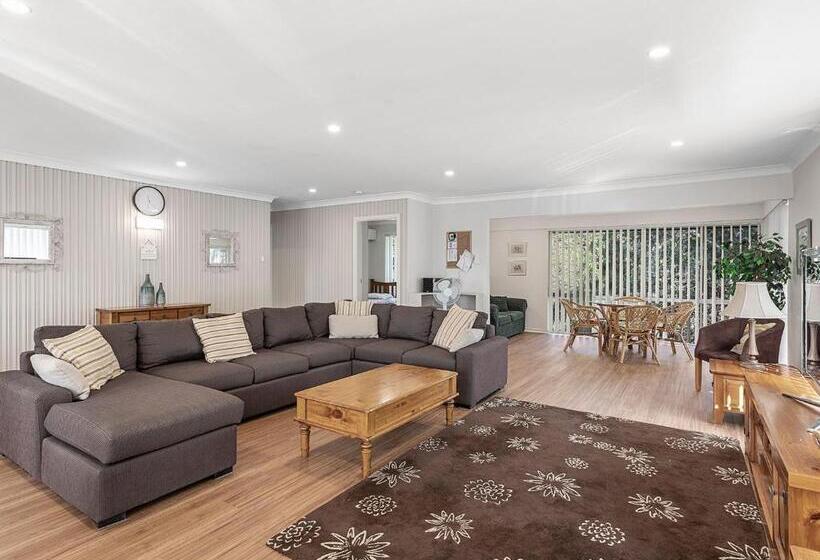 Bay Serene 15 Mistral Close