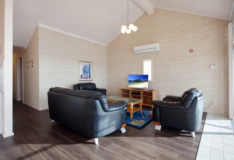 Classic View, 2/49 Victoria Parade