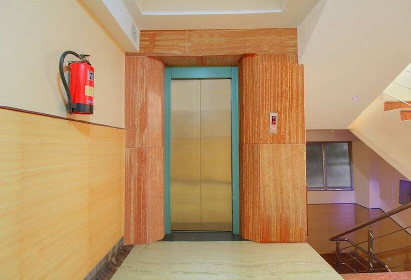 هتل Shreenithi By Oyo Rooms