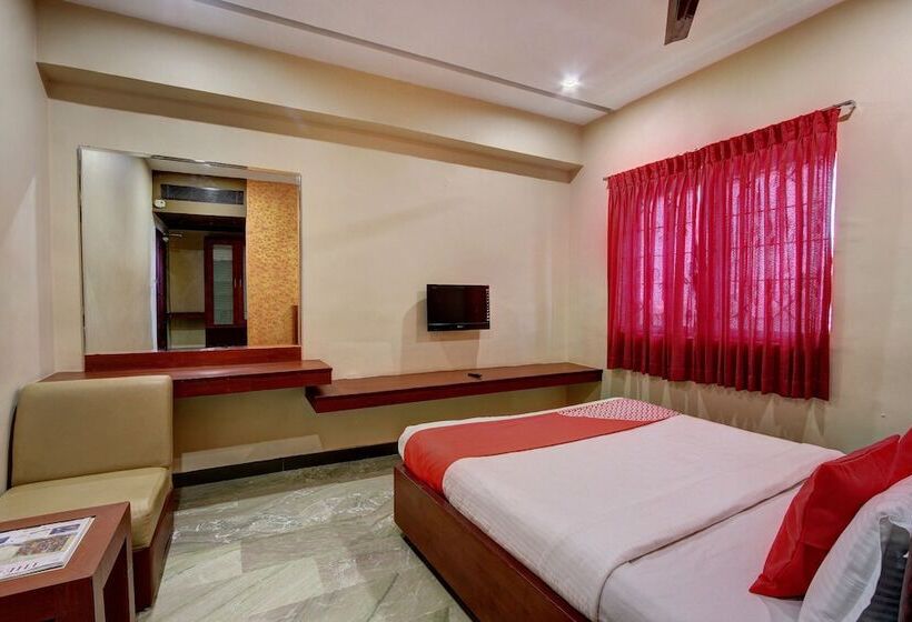 هتل Shreenithi By Oyo Rooms