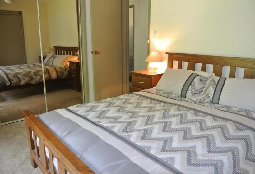 Rail Trail Cottage  Bright