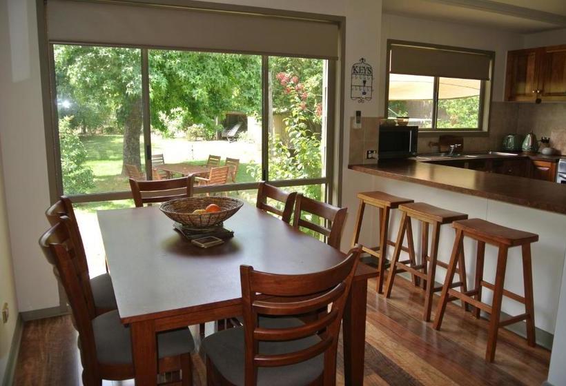 Rail Trail Cottage  Bright