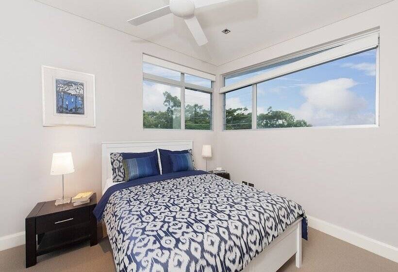 The Penthouse At Little Beach