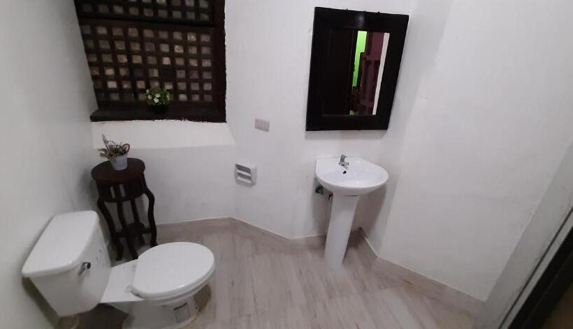 فندق صغير Escolta's Homey Lodge