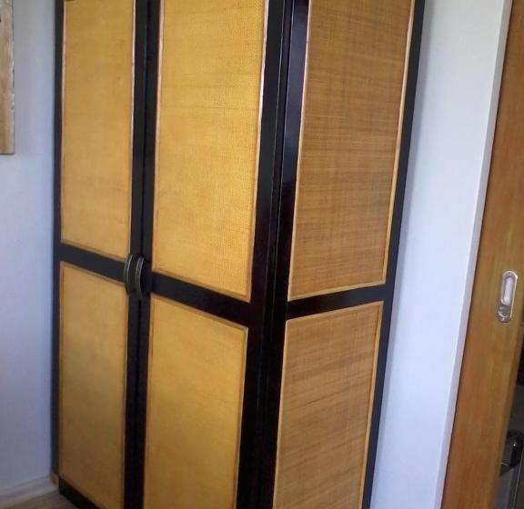 Hotel Mactan Island Condo La Mirada Residence , Beach Resort , Large 1 Bedroom , Pools , Ocean Views, Fast