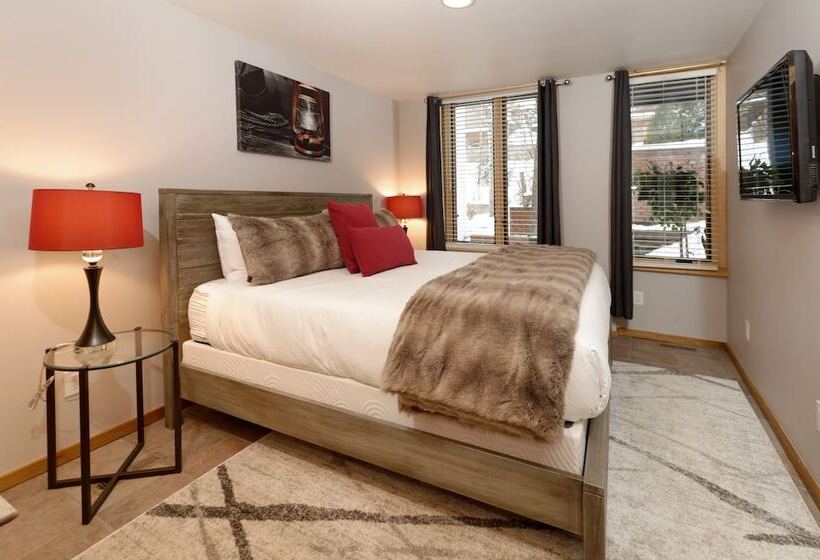 Fifth Avenue Condominiums By Frias