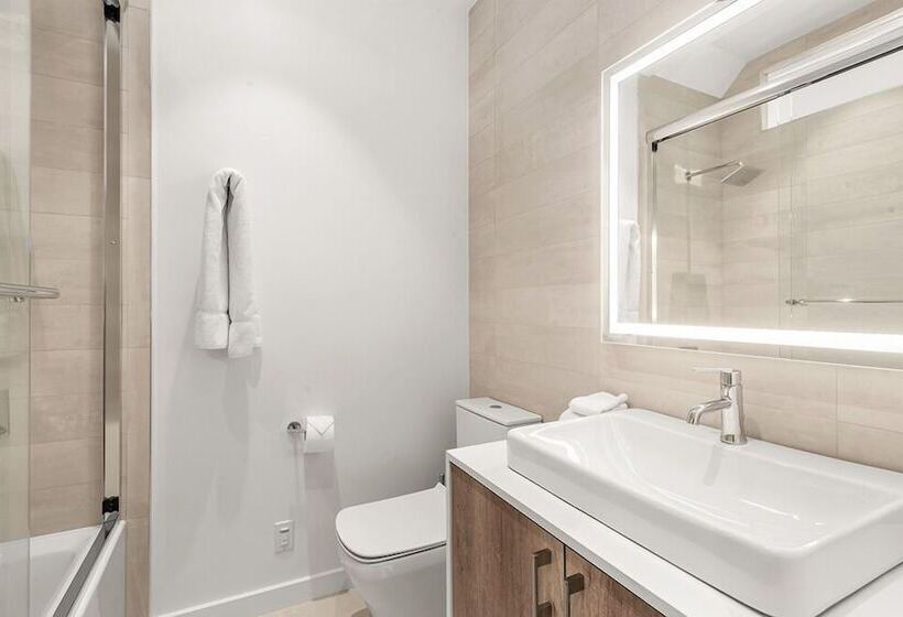 Fifth Avenue Condominiums By Frias
