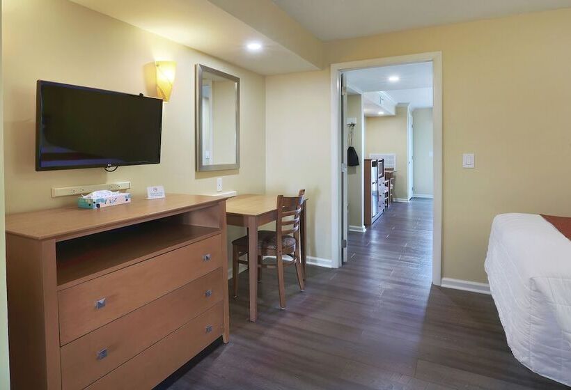 Fleur De Lis Beach Motel