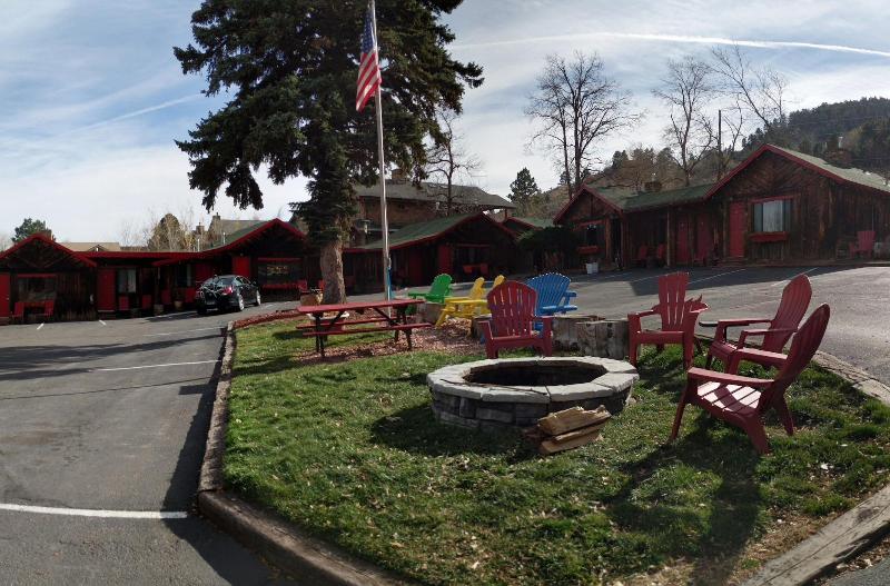 Foot Of The Mountain Motel