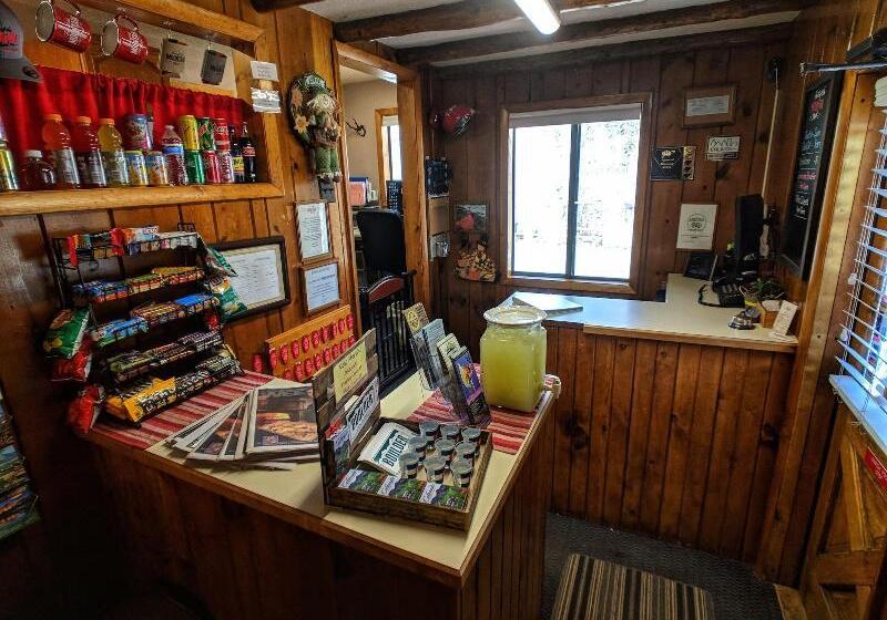 Foot Of The Mountain Motel