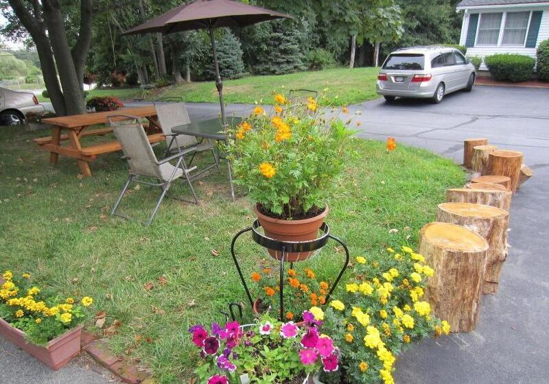 Founder's Brook Motel And Suites