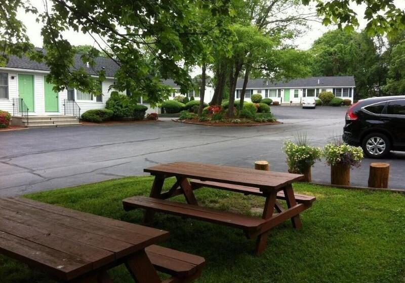 Founder's Brook Motel And Suites