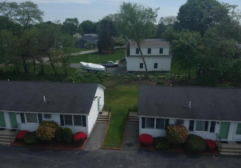 Founder's Brook Motel And Suites