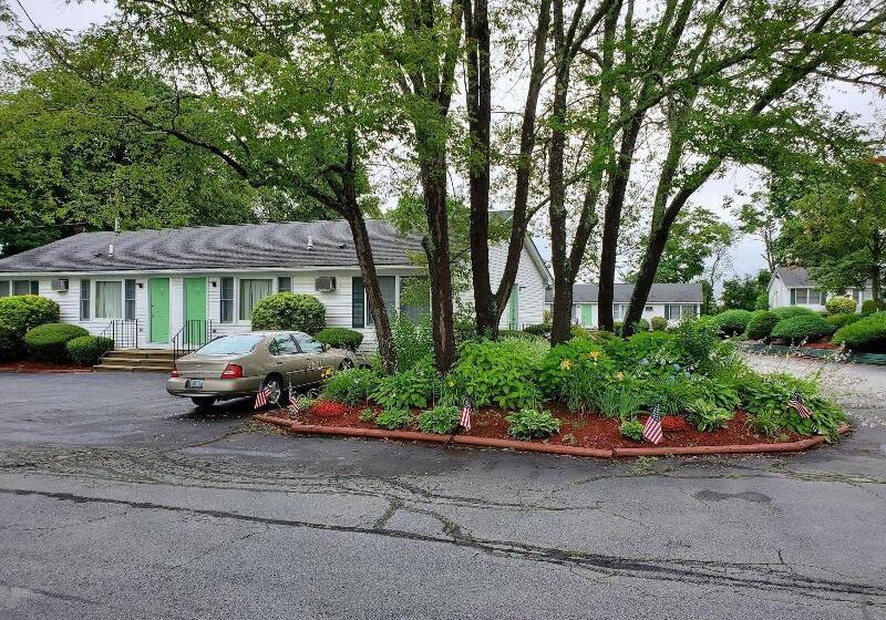 Founder's Brook Motel And Suites