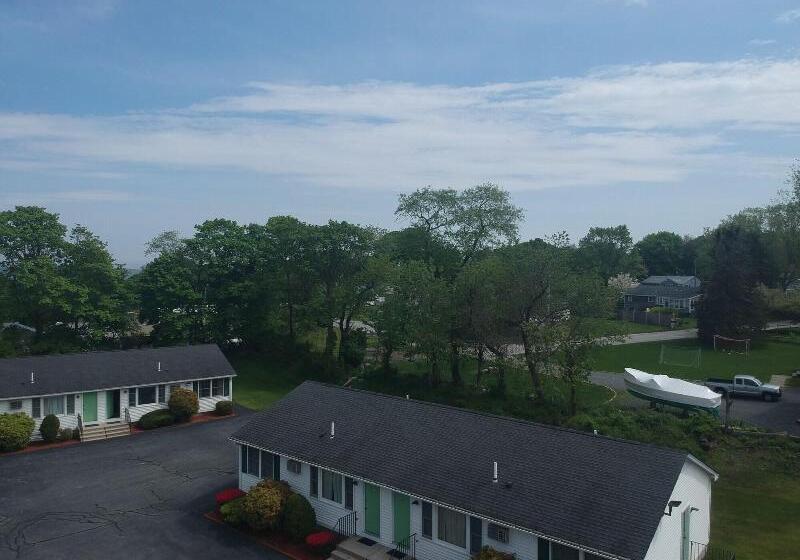 Founder's Brook Motel And Suites