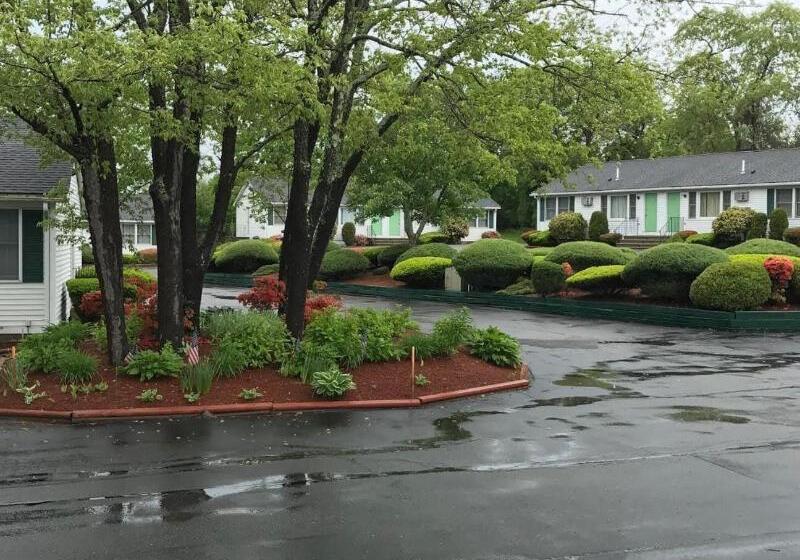 Founder's Brook Motel And Suites