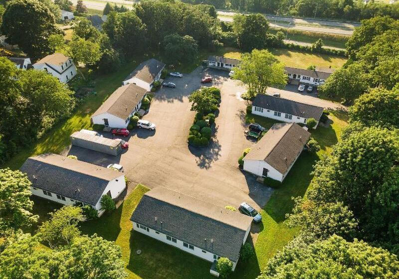 Founder's Brook Motel And Suites