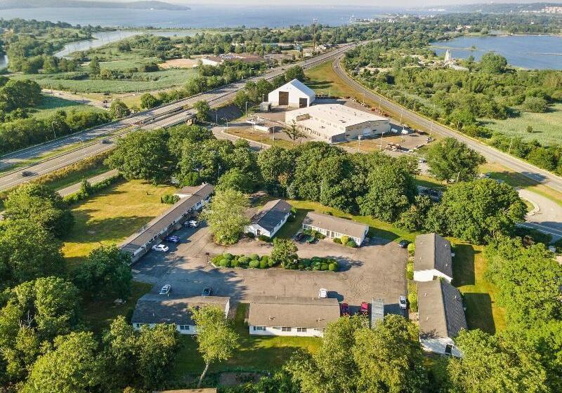 Founder's Brook Motel And Suites