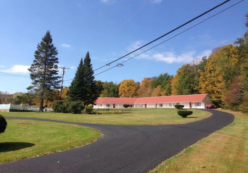 Four Winds Country Motel