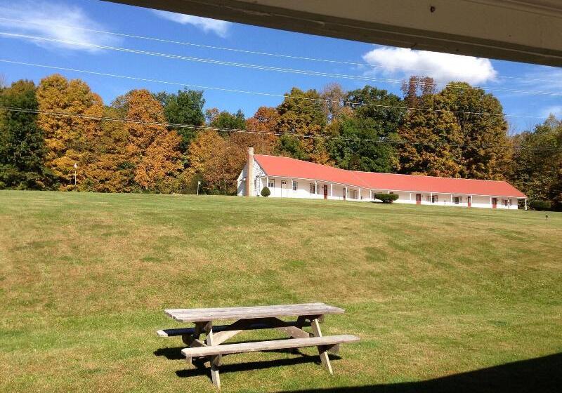 Four Winds Country Motel