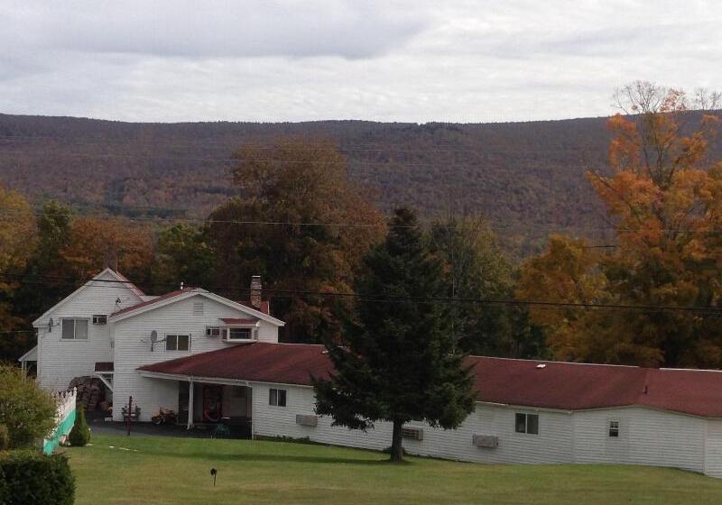 Four Winds Country Motel