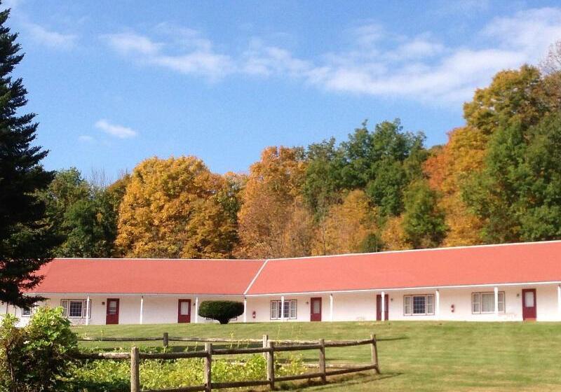 Four Winds Country Motel