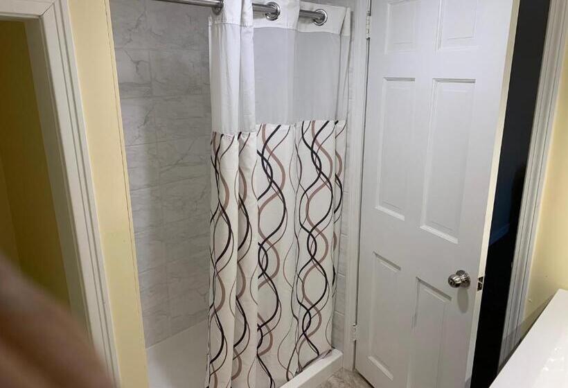 Four Winds Country Motel