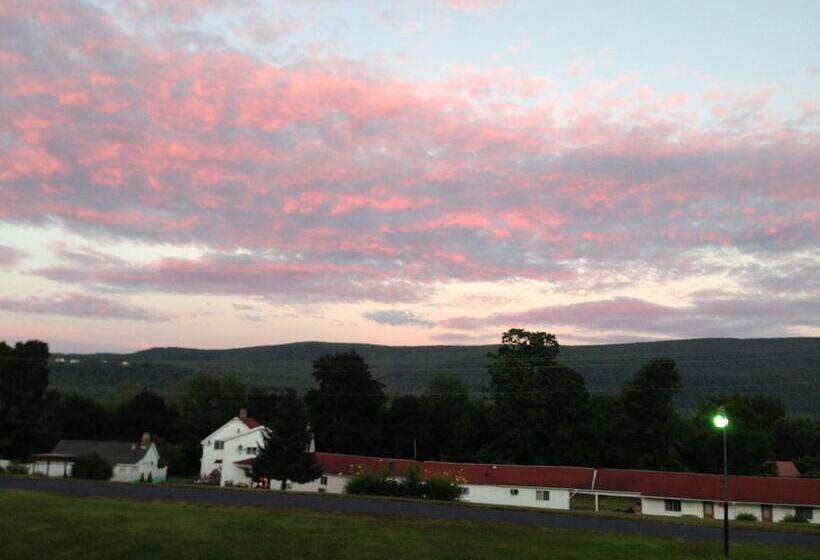 Four Winds Country Motel