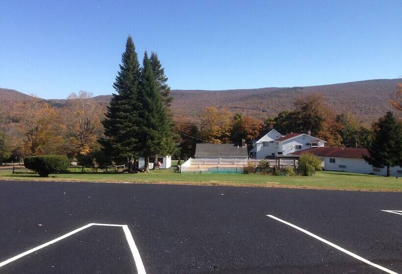 Four Winds Country Motel