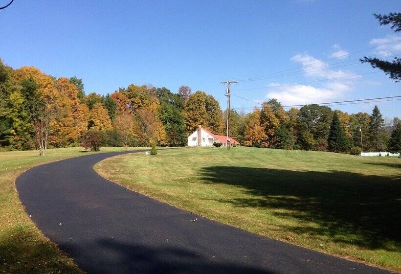 Four Winds Country Motel