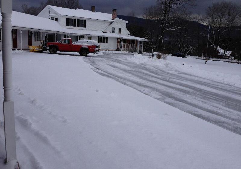 Four Winds Country Motel