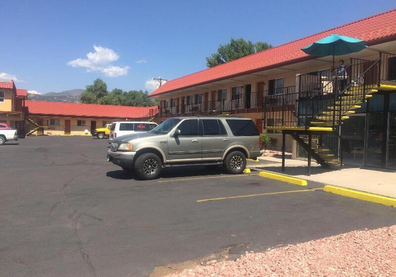 Garden Of The Gods Motel