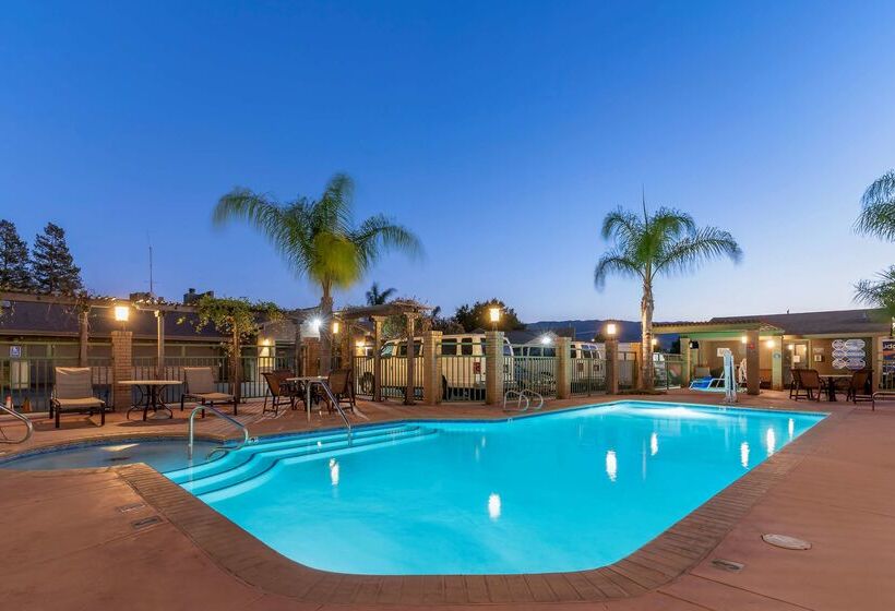 Отель Best Western Plus Forest Park Inn