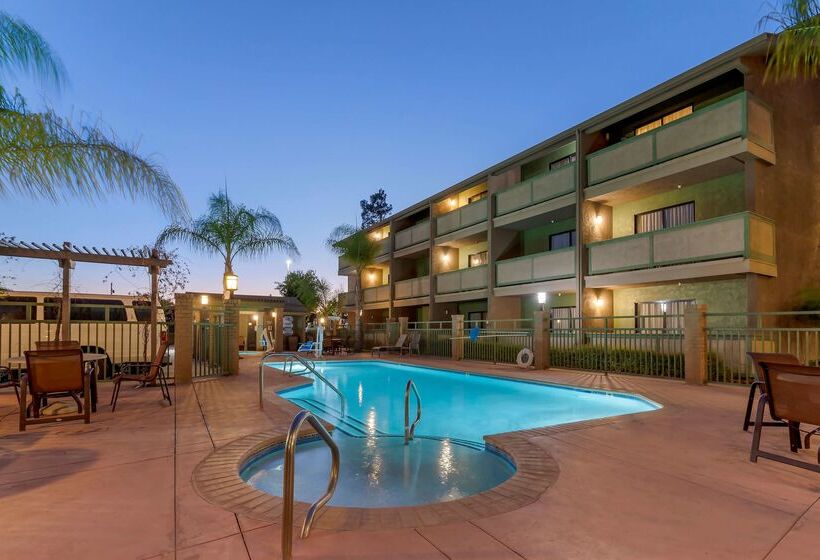 Отель Best Western Plus Forest Park Inn