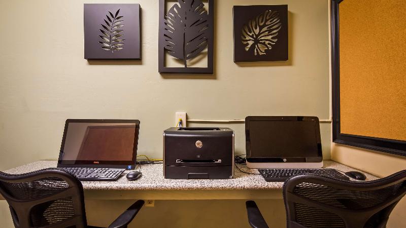 Отель Best Western Plus Forest Park Inn