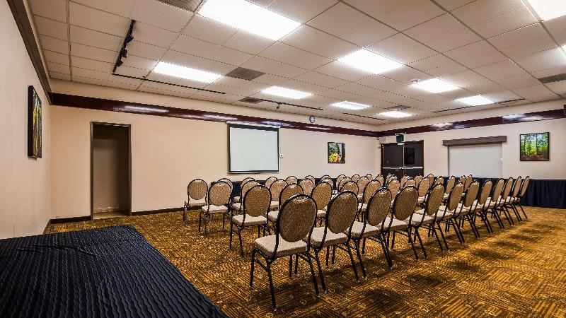 Отель Best Western Plus Forest Park Inn