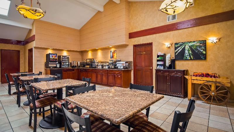 Отель Best Western Plus Forest Park Inn