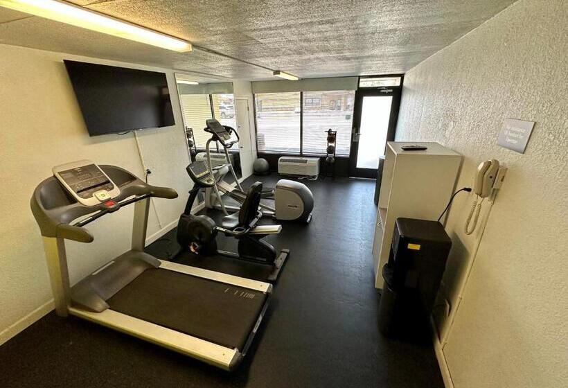 هتل Clarion Inn & Suites Near The Leconte Center Pigeon Forge