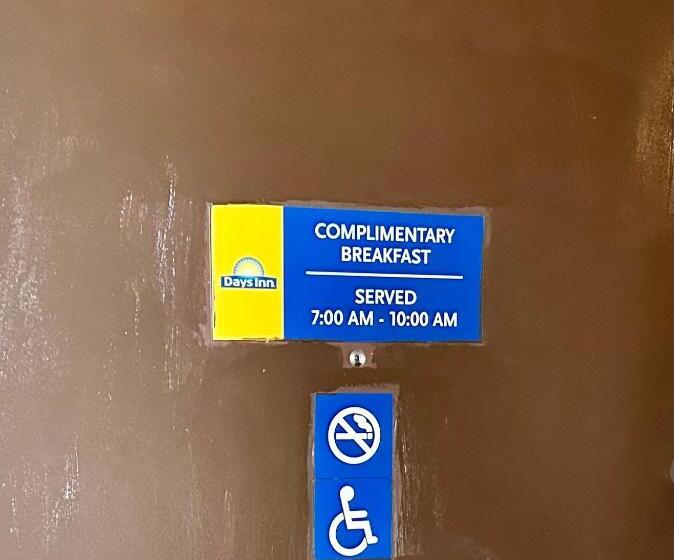 هتل Clarion Inn & Suites Near The Leconte Center Pigeon Forge