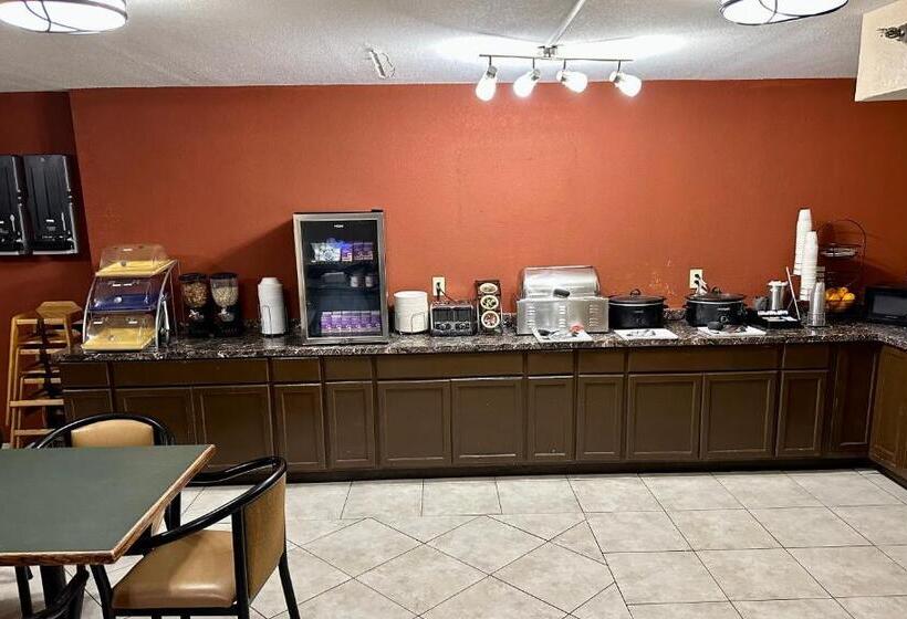 هتل Clarion Inn & Suites Near The Leconte Center Pigeon Forge