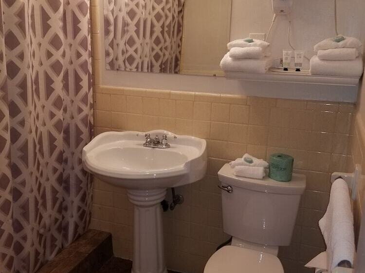 호텔 Colonial Inn Seekonk