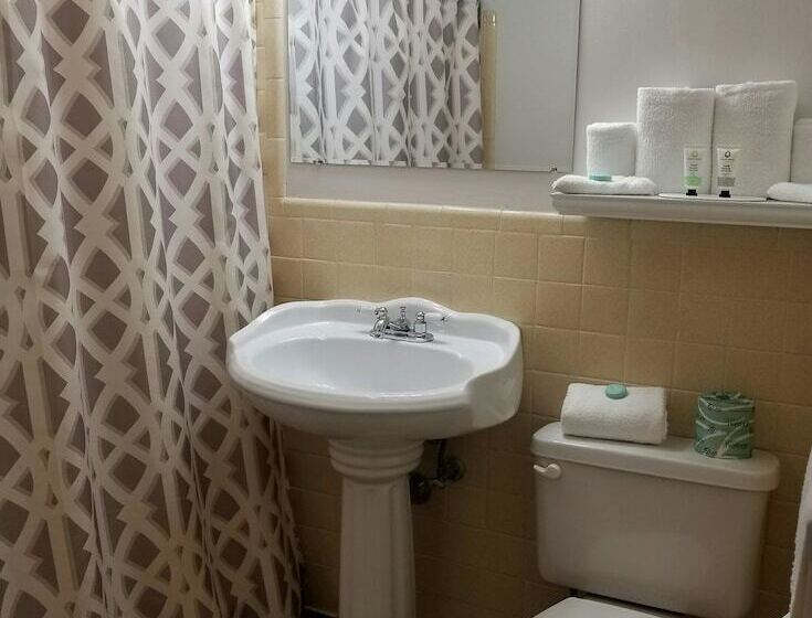 호텔 Colonial Inn Seekonk