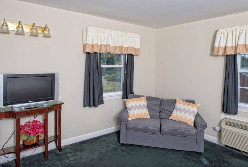 호텔 Colonial Inn Seekonk