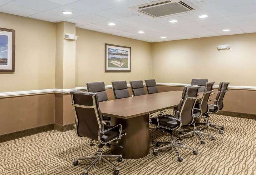 فندق Comfort Inn & Suites Aberdeen