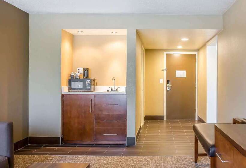 فندق Comfort Inn & Suites Aberdeen